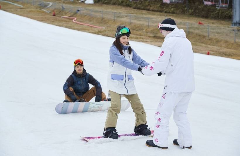 大阪六甲山滑雪1天團- 提供專業滑雪教室方案、新手也能快速掌握滑雪技巧!  (KJA-01)