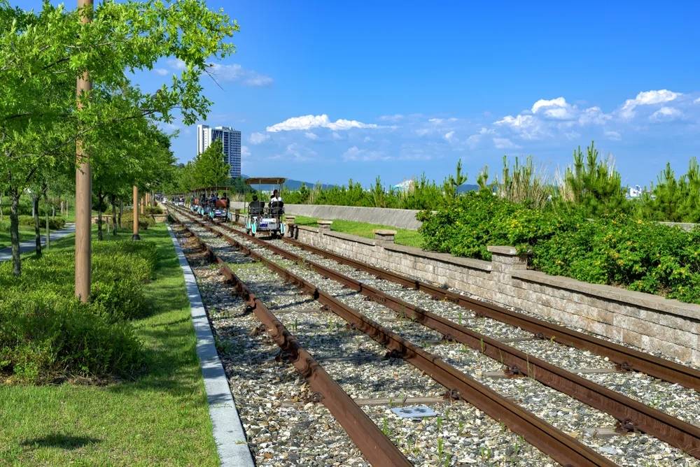 (團號 : HZ-01) <一人成團>夏日限定·人氣爆燈Luge+海邊軌道自行車+韓服體驗 1天團