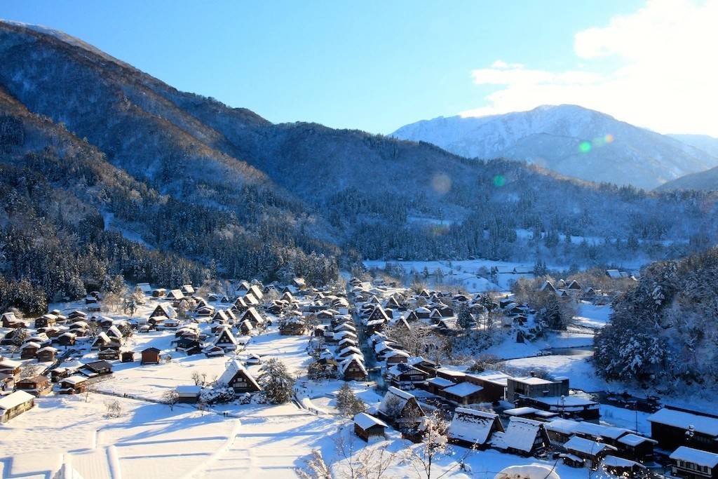 【美山町限定點燈、冬季限定紅蟹蟹腳放題】天橋立、伊根舟屋遊、六甲山，賞雪玩雪溫泉2天團 傘松公園、舞鶴海鮮市場、神戶三田outlet、美山町 (KJE-02)大阪出發