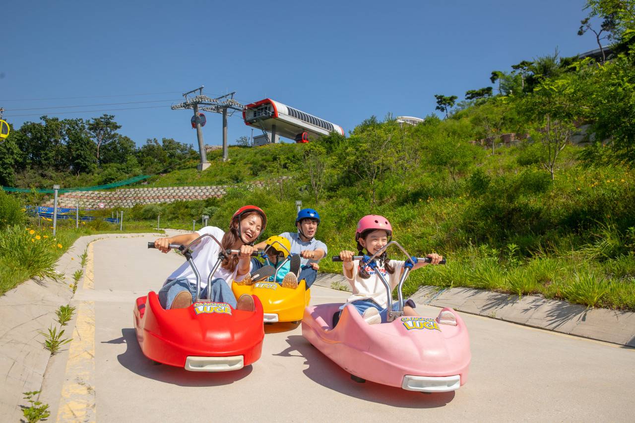 (團號 : HZ-01) <一人成團>夏日限定·人氣爆燈Luge+海邊軌道自行車+韓服體驗 1天團
