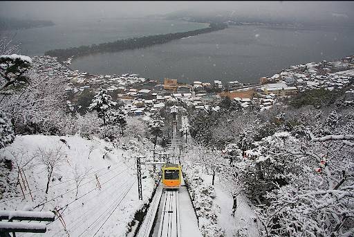 天橋立、伊根舟屋遊、六甲山，賞雪玩雪溫泉2天團 傘松公園、舞鶴海鮮市場、神戶三田outlet、美山町 (KJE-02)	大阪出發