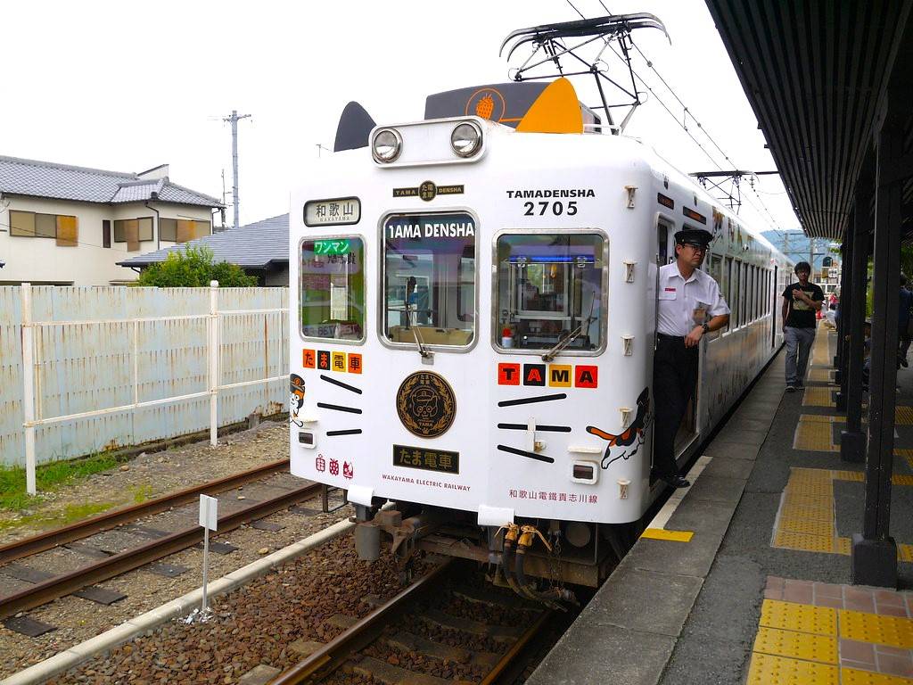 大阪出發◆和歌山+高野山-關西最早的楓紅葉勝地,紀三井寺,黒潮市場,貓貓站長車站 一天遊(KOW-01)