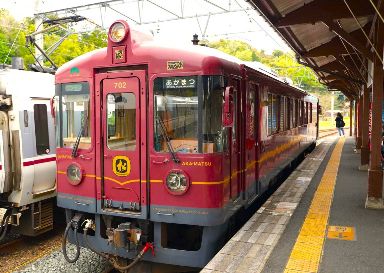 天橋立丹後觀光列車溫泉2天團[丹後赤松號列車、松葉蟹海鮮鍋御膳、傘松公園、伊根舟屋遊、舞鶴海鮮市場、美山町] (KJE-02N) 大阪出發
