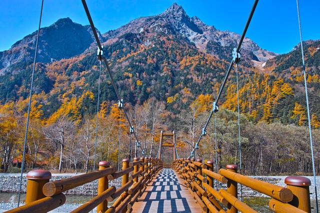 金澤紅葉二天團◎白川鄉◎兼六園◎上高地◎高山古街◎近江町市場◎包金箔雪糕 KNT-02A 名古屋出發